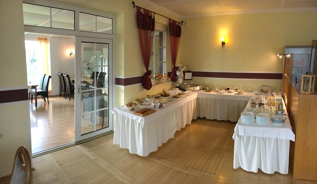 Kastanienhof Hotel Garni Zinnowitz Ngoại thất bức ảnh